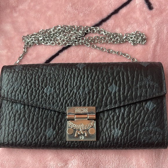 MCM Patricia Visetos Wallet on Chain - Picture 12 of 14